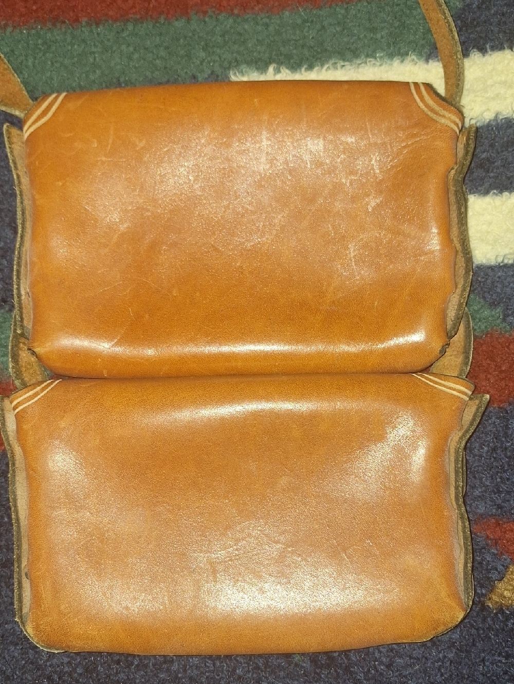 LEATHER ARTISTIAN Vintage Two-Compartment Tan Leather. Crossbody Bag - Picture 4 of 16